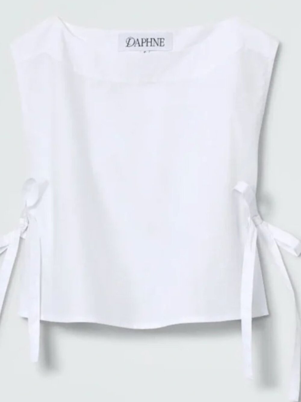NWT Daphne White Women's “The Nightcap Top” size M